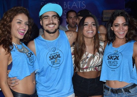 Caio Castro sensualiza com Anitta e é visto em clima de intimidade com Paloma Bernardi