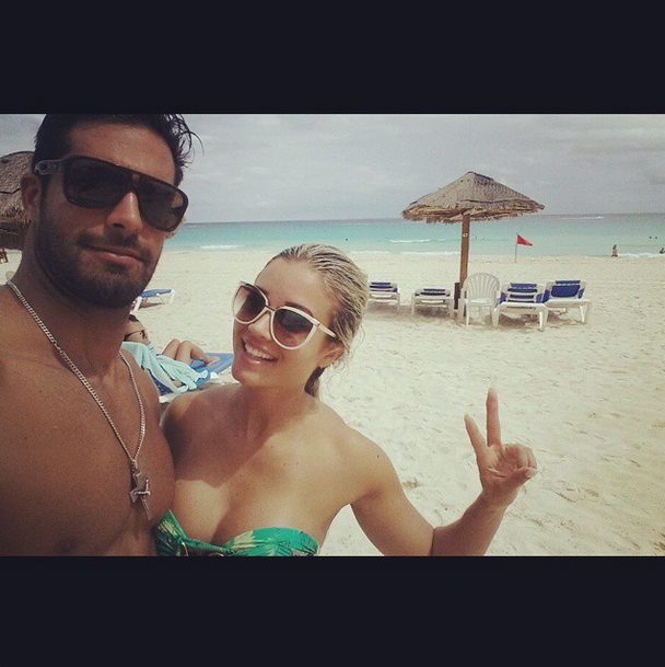 Beto Malfacini mostra momento com Aryane Steinkopf em lua de mel