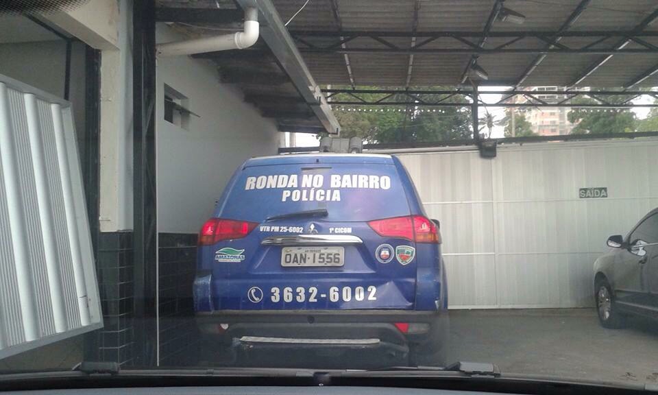 Carro do Ronda no Bairro em motel.  Comando quer saber por que