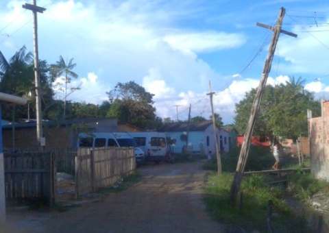 Veículos a serviço da prefeitura tomam rua e irritam moradores