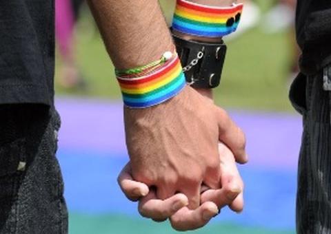 Gays têm direito a licença casamento, decide corte da UE