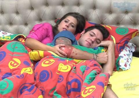Andressa revela que Nasser dormiu pelado