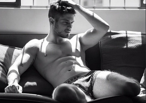 Ex colírio Capricho grava vídeo e dispara 'Sou gay,e daí?'