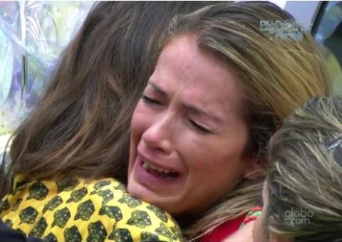 Fani chora por não querer ir ao paredão