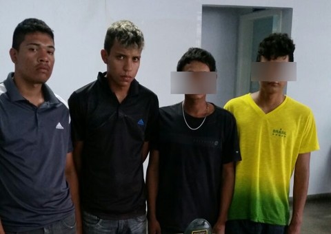 No Conjunto Cidadão XII quatro são presos por tráfico e porte ilegal de arma