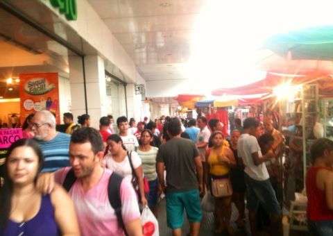 Compras natalinas no domingo, no Centro, foram tumultuadas