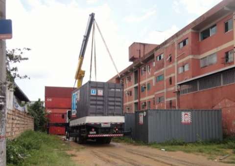 Operação de carga e descarga de contêineres sofre bloqueio do Implurb