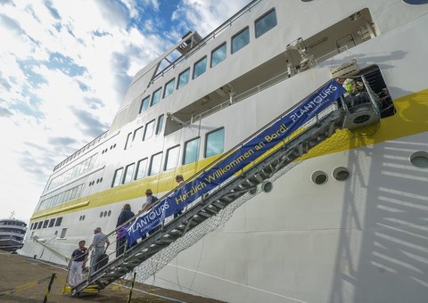 Mais 570 turistas chegam a Manaus no O M/S Hamburg