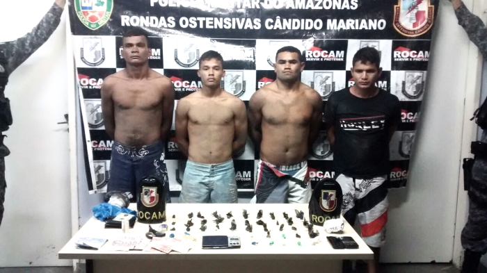 Quatro homens são presos com drogas na comunidade do Caps 