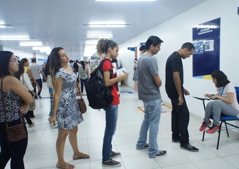  Oitocentos candidatos fizeram provas de processo seletivo de estágio 