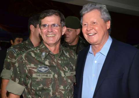 Prefeito prestigia passagem de comando do CMA