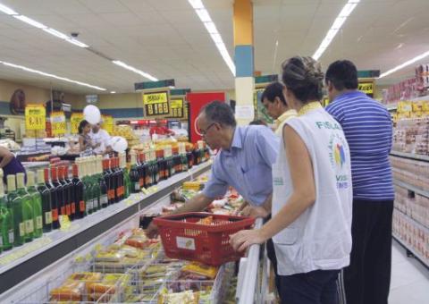 Dvisa apreende hambúrguer podre em supermercado