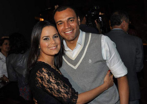 Luciele Di Camargo anuncia segunda gravidez