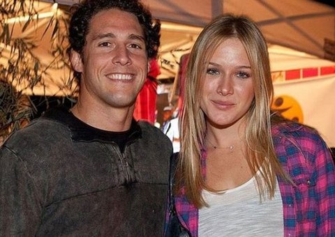 Recém-separado de Fiorella Mattheis, Flávio Canto é visto aos beijos com publicitária