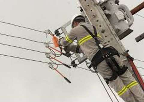 Trabalhadores Eletrobras Amazonas fazem protesto pelo desaparecimento de colegas