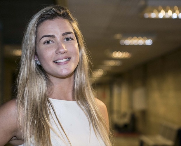 Após ameaça de processo, ex-BBB Aline pede desculpas para Angélica