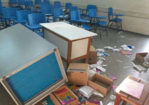 Escola é depredada em Manaus