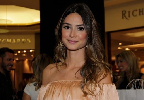 Irritada, Thaila Ayala dá resposta atravessada a fã 