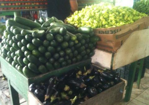 Com estrutura favelizada, feira do Produtor está em decadência