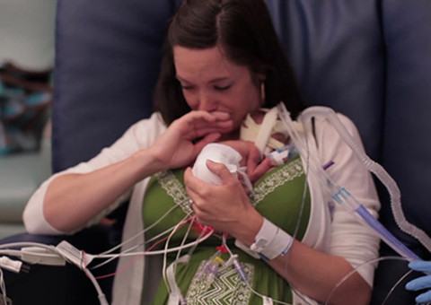 Emocionante pai registra a luta do filho pela vida 