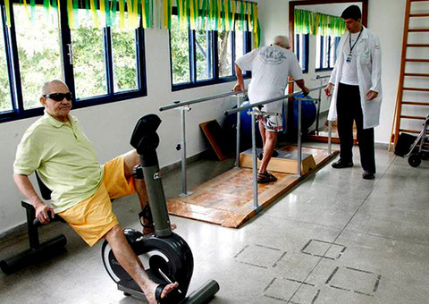 Programa tem fisioterapia para mais de 80 idosos