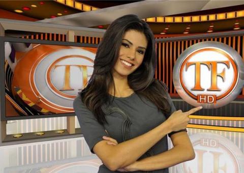 Apresentadora da RedeTV pede aumento ao vivo