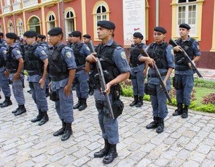 Homem é preso com drogas e munição na zona leste