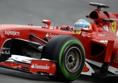 Alonso lidera o primeiro treino livre de Barcelona