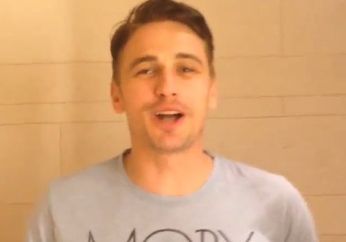 James Franco fica nu para participar do "Desafio do Gelo"