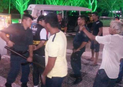 Prefeitura faz retirada de vendedores de pipoca