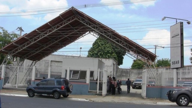 Adolescentes escalam muro e fogem do Dagmar Feitoza
