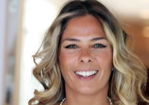 Programa de Adriane Galisteu é adiado novamente