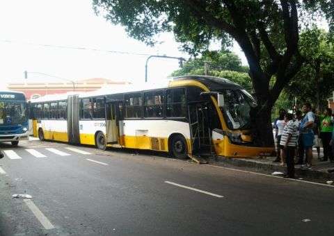 Manaustrans dá outra versão para acidente com articulado