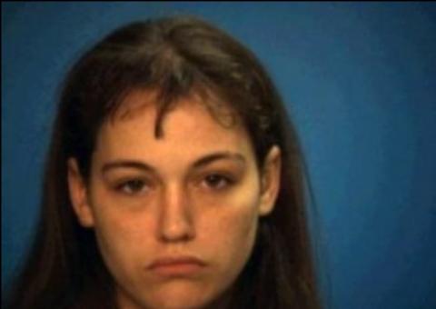 Mãe tenta arrancar testículos do filho de 6 anos