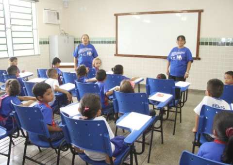 Pelo menos 27 mil servidores estaduais vão ganhar benefício de R$ 1,74 mil