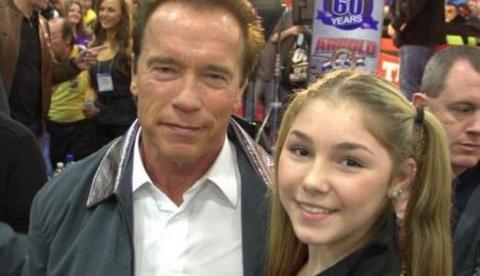  Russa de 13 anos levanta 108 kg e é elogiada por Schwarzenegger