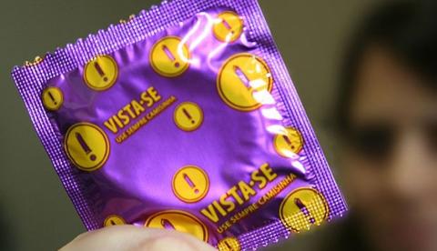 Mais de 100 mil preservativos são distribuídos em bandas carnavalescas