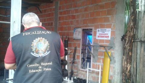 Dono de academia insulta e empurra fiscais do CREF em Manaus 