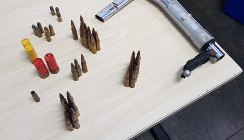 Polícia apreende arma de fogo e 45 munições em uma casa em Manaus 