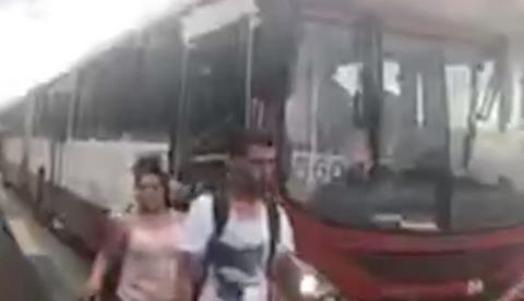 Em Manaus, assaltantes tocam terror durante assalto a ônibus 560 