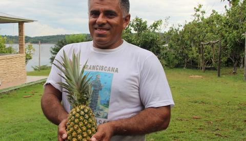 Expedição avalia características de produção de abacaxi e açaí no Amazonas