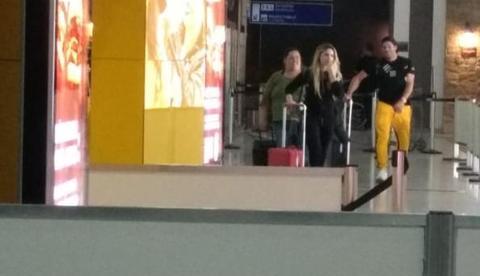 Em meio a namoro polêmico com sobrinha de ex, Hulk e Camila deixam o Brasil juntos