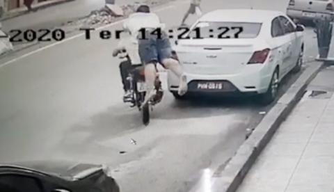 Vídeos: Em cena de cinema, populares ‘voam’ em assaltante de lan house em Manaus