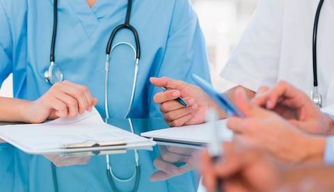 Professora perde movimento da perna e indenização é inferior a salário mínimo