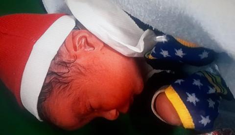 Em Manaus, bolsa estoura e mulher dá a luz na frente da maternidade