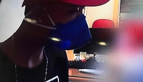 Usando máscaras, dupla invade e assalta assistência técnica em Manaus