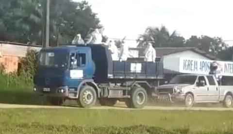 População de Tabatinga se assusta com caminhão transportando mortos vítimas da Covid-19 