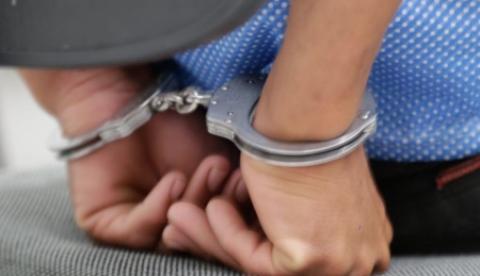 Jovem é espancado após atirar tijolo em mototaxista durante assalto em Manaus