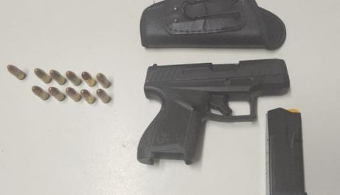 Homem é preso ao ser flagrado com pistola escondida em carro na AM-070