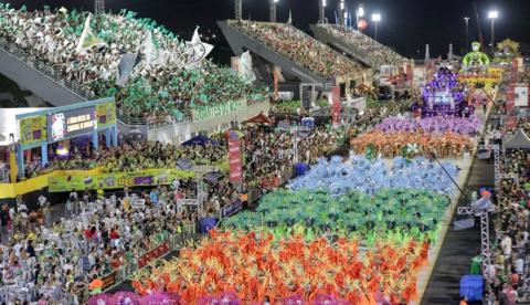 Nove escolas do Acesso A desfilam nesta sexta no Carnaval de Manaus